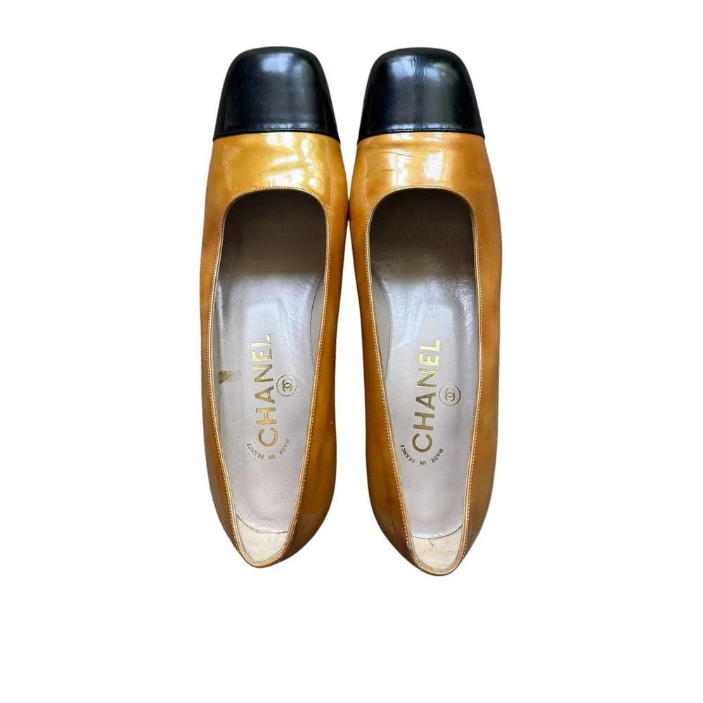 CHANEL vintage cap‎ toe low heels 8